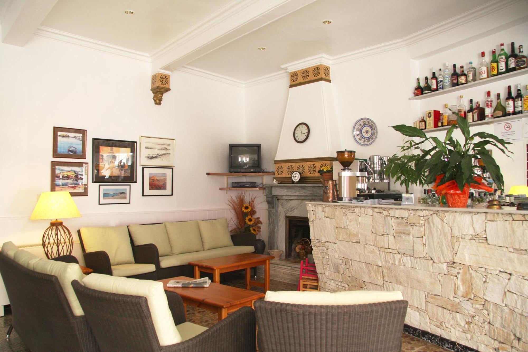 Hostal La Florida Llança Eksteriør bilde