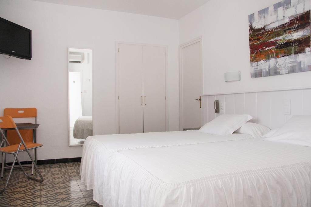 Hostal La Florida Llança Rom bilde