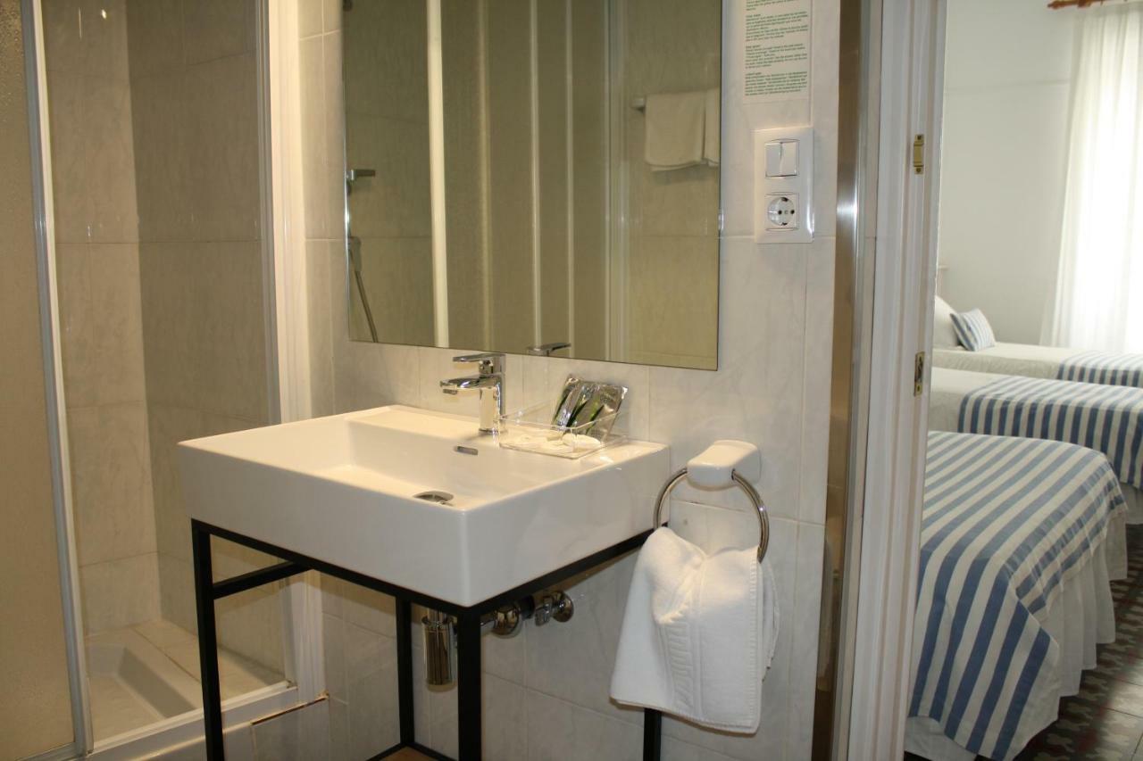 Hostal La Florida Llança Eksteriør bilde